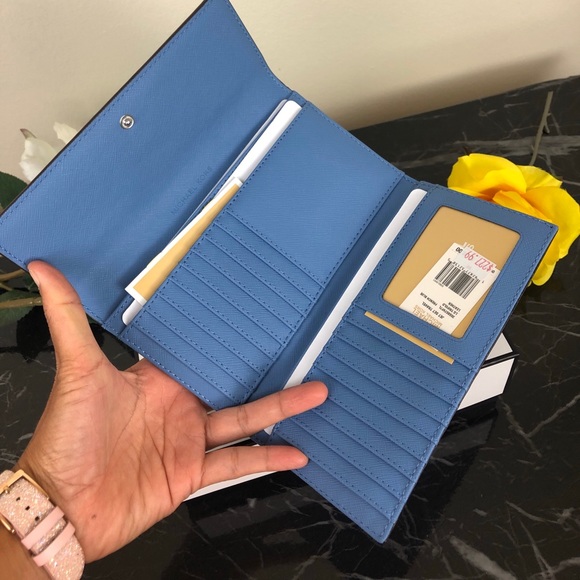 🌸Michael Kors trifold wallet French blue☘️ - Picture 2 of 7